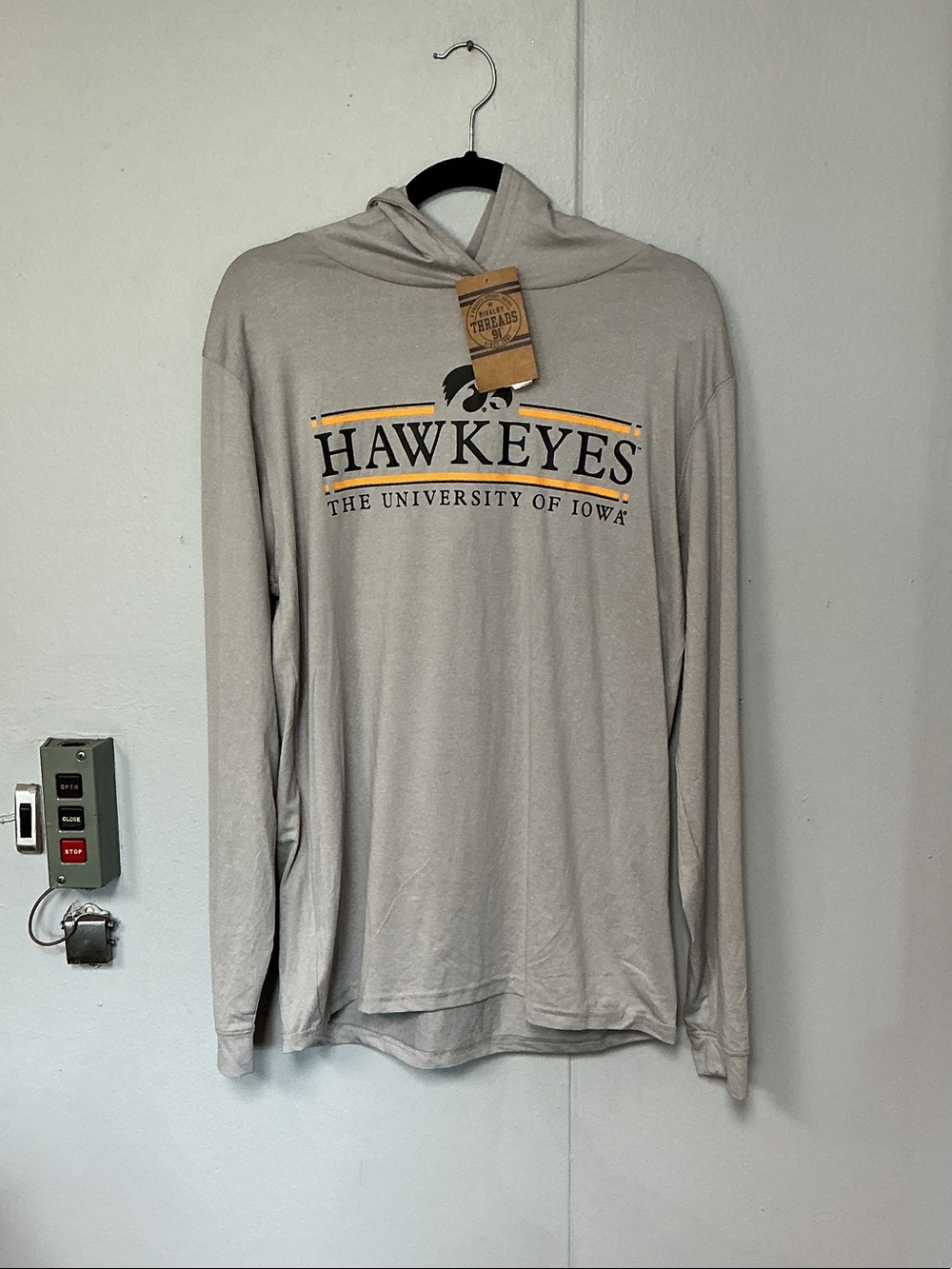 Rivalry Threads Men’s Iowa Hawkeyes Grey Hoodie